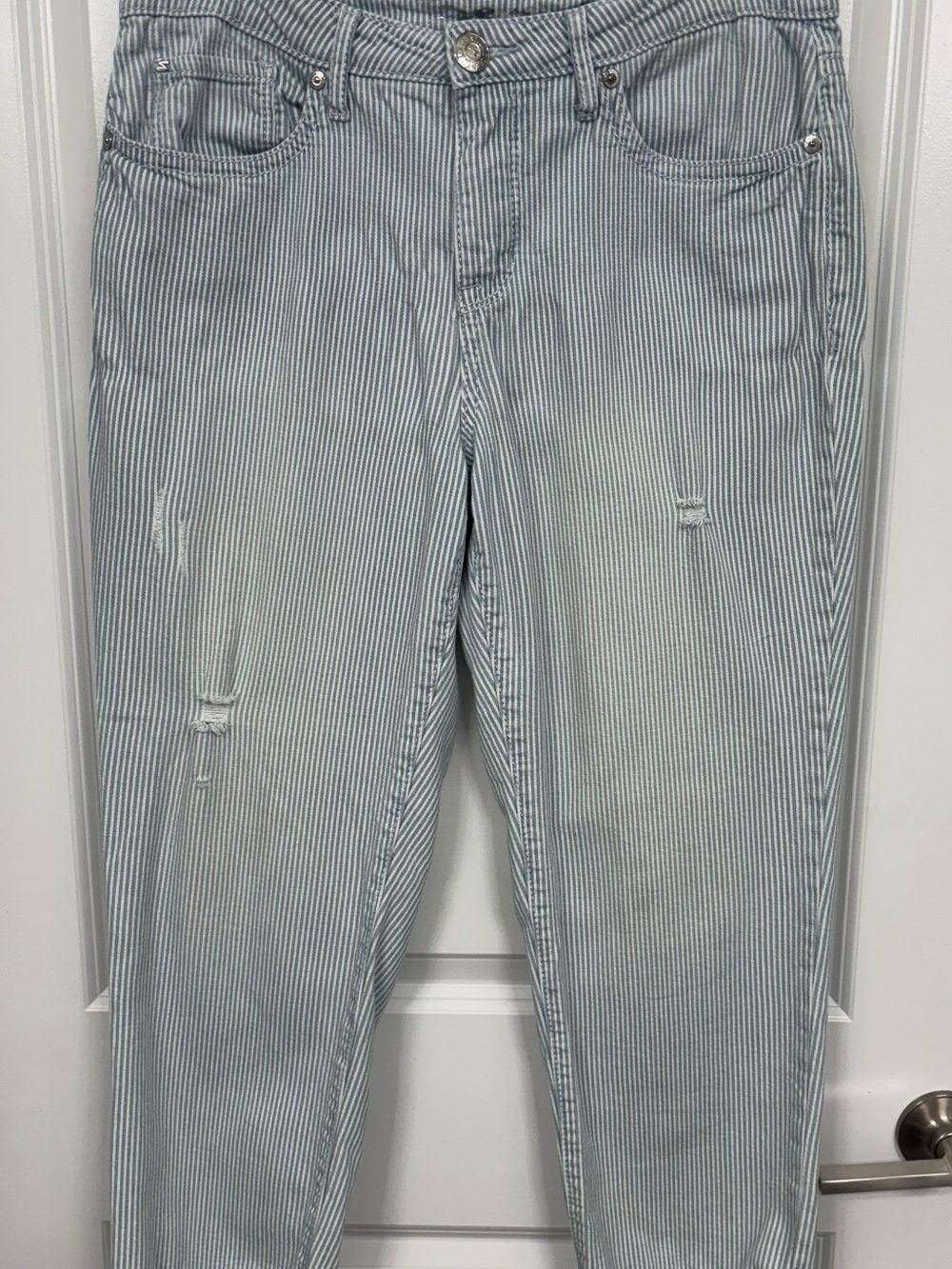 Seven7 Size 10 Striped Distressed Loose-fit Capri Jeans